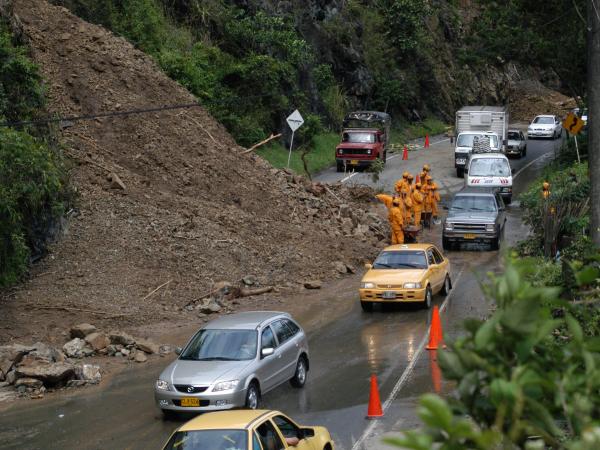 Derrumbes en carreteras de Colombia