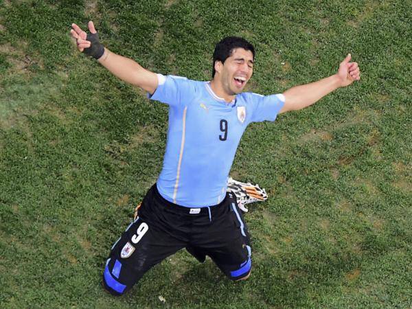 Luis Suarez de Uruguay fue transferido al Barcelona por 124 millones de dólares.