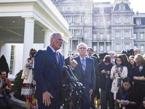 Kevin McCarthy y Mitch McConnell