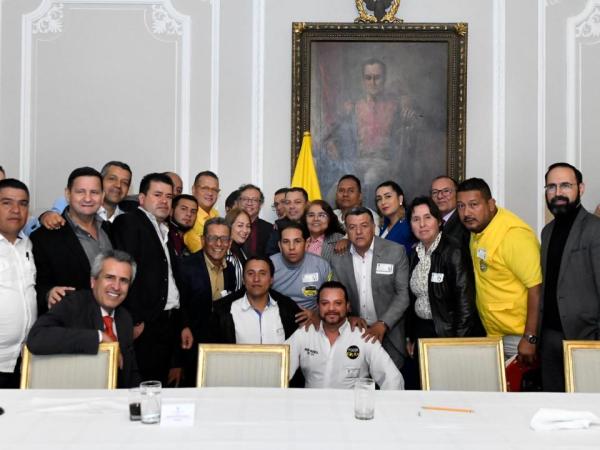 Encuentro entre el gremio de taxistas y el Gobierno