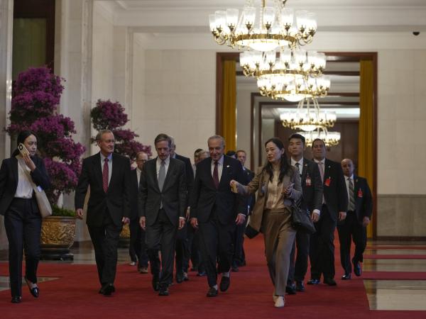 Comitiva de senadores de EE. UU. en China