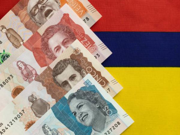 Pesos colombianos