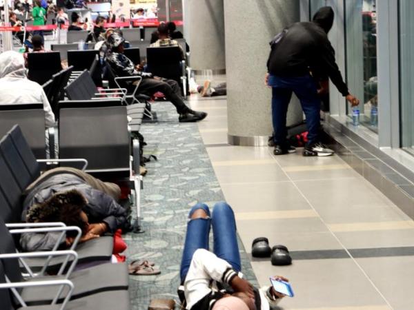 Migrantes africanos en el Aeropuerto El Dorado