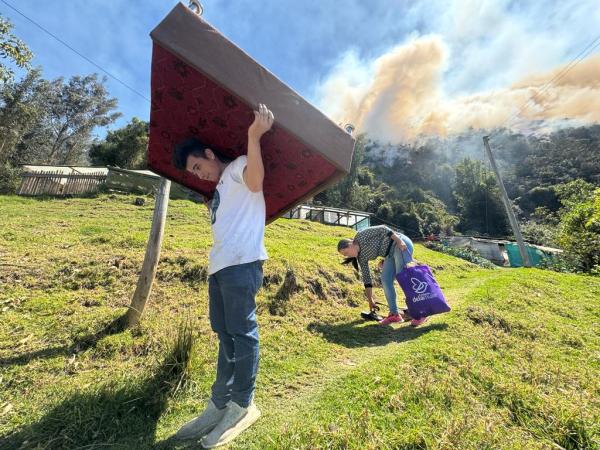 Ciudadanos evacuan por incendio en Nemocón