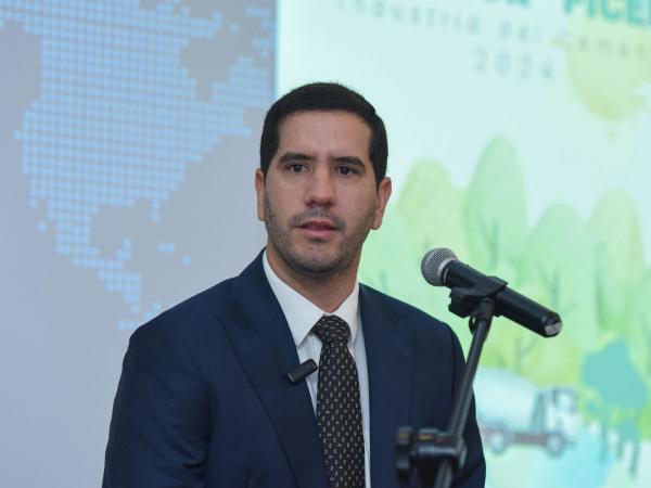 Ministro de Energía en funciones de Ecuador, Roberto Luque