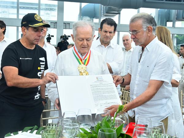 Homenaje a Luis Carlos Sarmiento Angulo