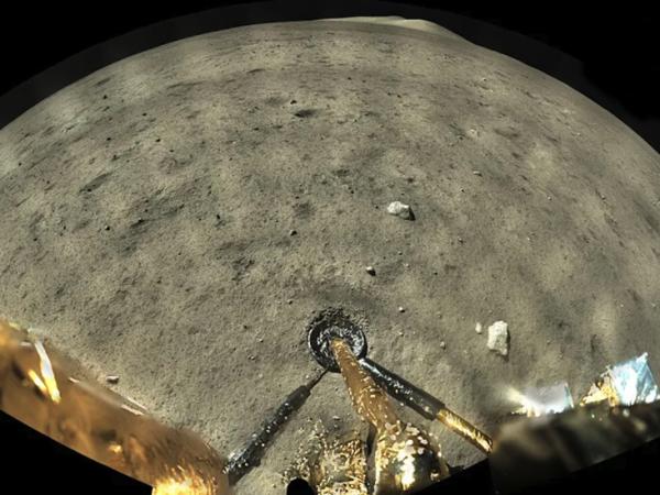 Imagénes tomadas por la nave Chang'e-5 en su misión lunar