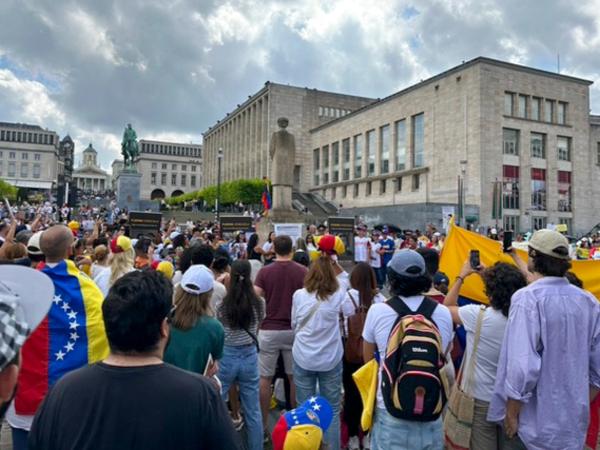 Desde Bruselas, Bélgica, venezolanos han salido a las calles a protestar.