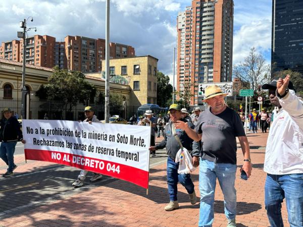 Protestas de mineros y campesinos