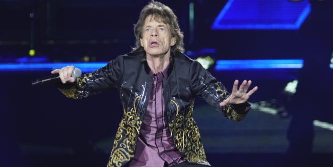 Jagger bromeó con el público: “la banda aporta a la economía de su país: Ronnie toma a diario ocho tazas de café colombiano”.