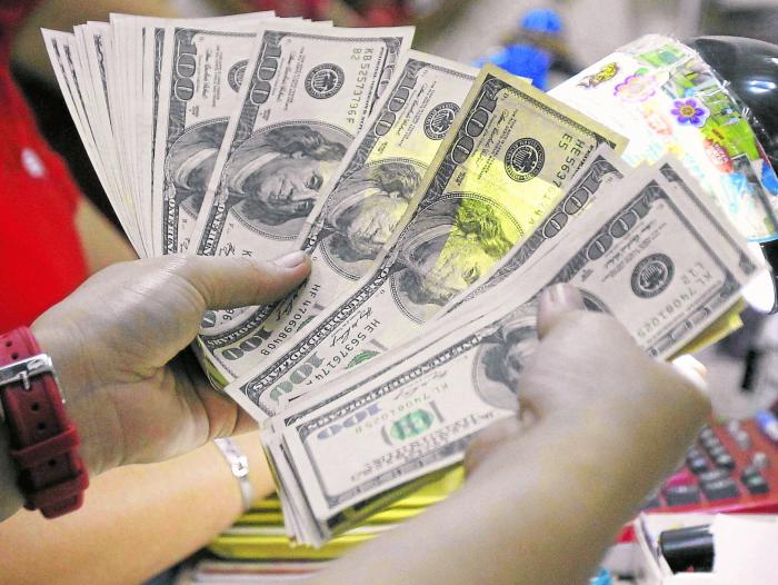 El dólar perdió 189 pesos en octubre