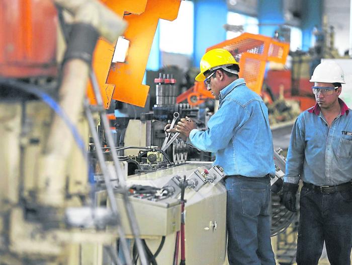 Industria retrocedió 0,1 % en marzo