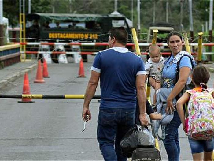 Miles de colombianos han sido deportados por el cierre de la frontera con Venezuela.