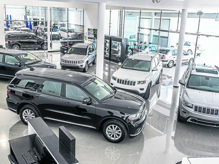 En lo corrido del año, la depreciación del 21 por ciento ha afectado el precio final de bienes importados como los automotores.