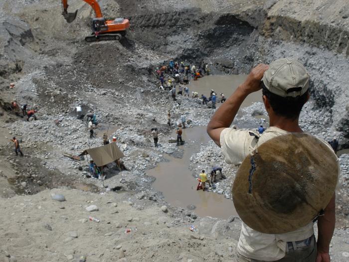 Minería ilegal será delito en Perú