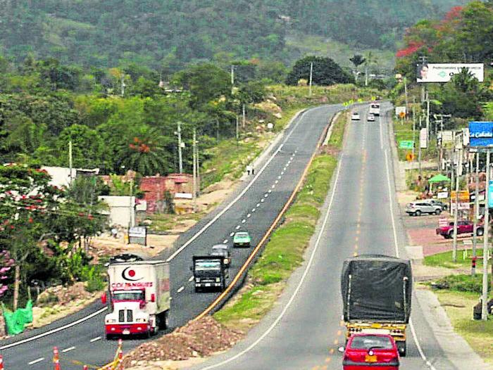 La Contraloría cita el caso de la Autopista Bogotá-Girardot, cuyo contrato inicial se planeó en 422.000 millones de pesos.