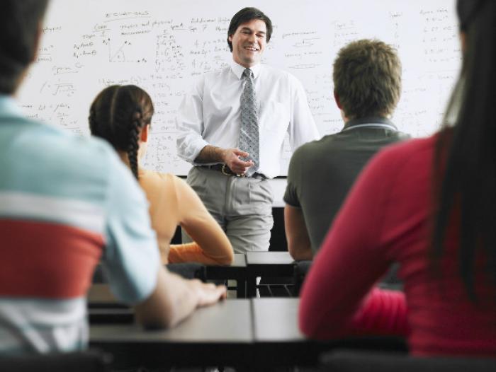 Un punto fundamental a la hora de escoger la universidad es revisar la trayectoria de los profesores. Por eso, pregúntese: ¿cuen