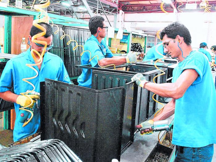 La producción industrial fue el mayor motor del empleo temporal en el 2015.