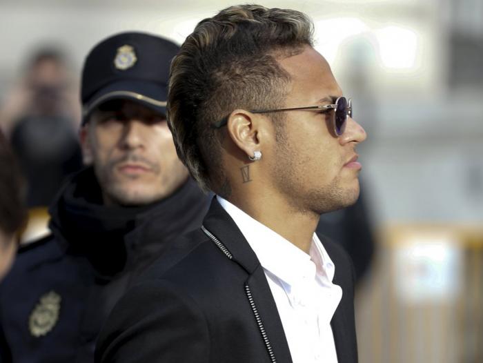 En este ‘top’, el brasileño Neymar ocupa la tercera posición, aunque en la lista general está de 21, con 37,5 millones.