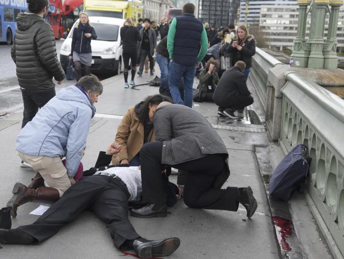 El ataque se asemeja a otros realizados por extremistas islámicos, como el de Niza, en Francia. En ese hecho se utilizó un vehículo de transporte en una vía amplía.