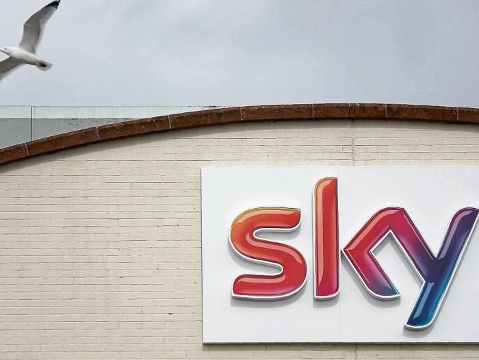 El adquirir Sky daría a Murdoch el control de una plataforma de TV paga influyente en Europa.