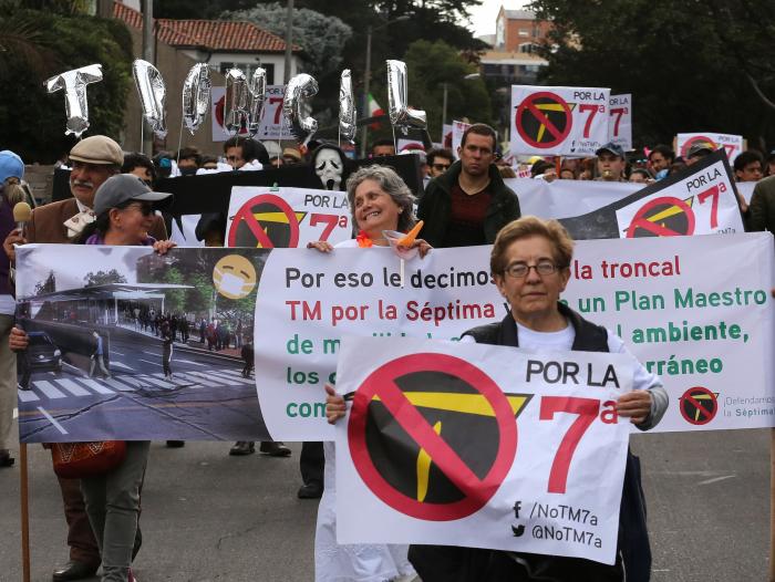 Protesta de ciudadanos por la troncal de TM en la séptima.