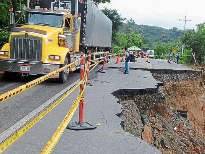 El corredor vial está ubicado entre Caucasia y Tarazá y colapsó el pasado lunes.