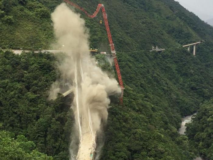 Implosión puente Chirajara