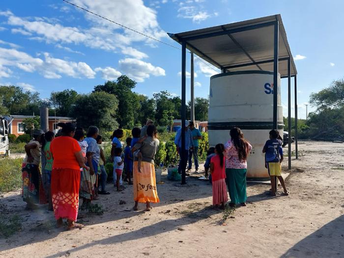 BBC Mundo: Las comunidades indígenas del Chaco utilizan tanques para recolectar el agua de lluvia, que funcionan como aljibes comunitarios.