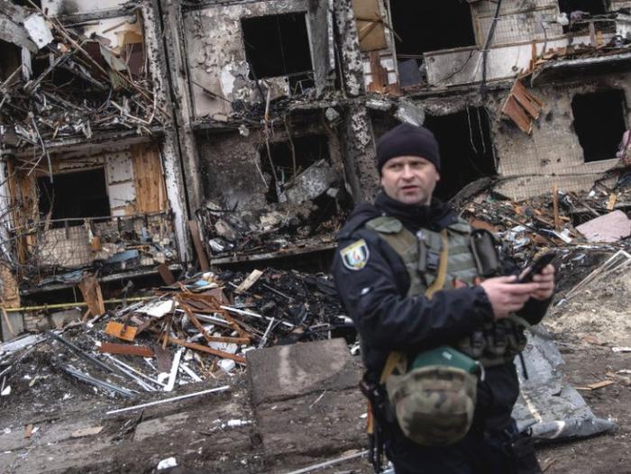 BBC Mundo: Edificio destruido en Kyiv.