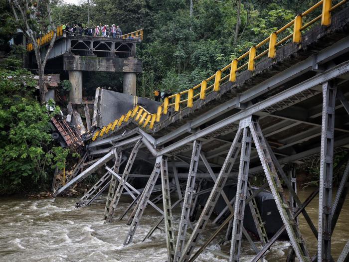 Puente colapsado