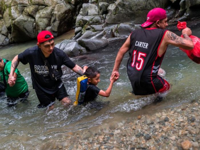 BBC Mundo: Migrantes cruzando el Darién.