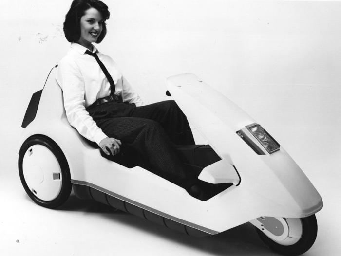 BBC Mundo: Modelo en Sinclair C5, 1985.