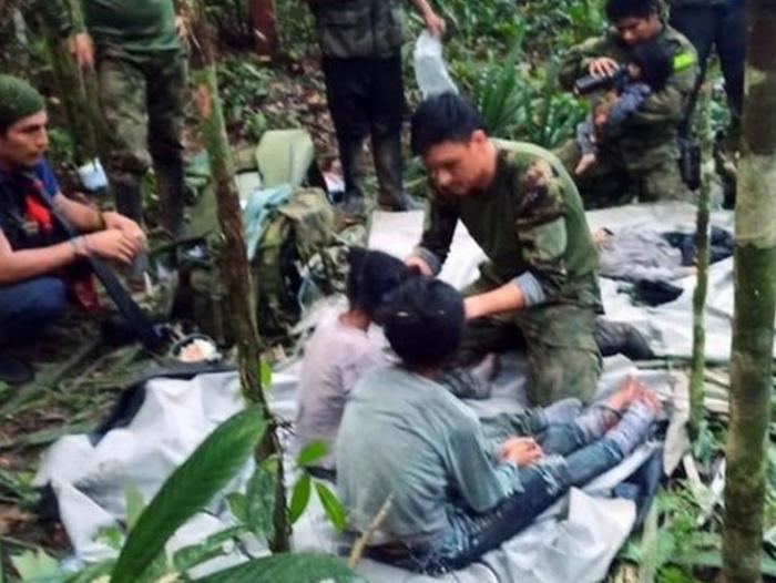 BBC Mundo: Militares con los niños en la selva de colombia