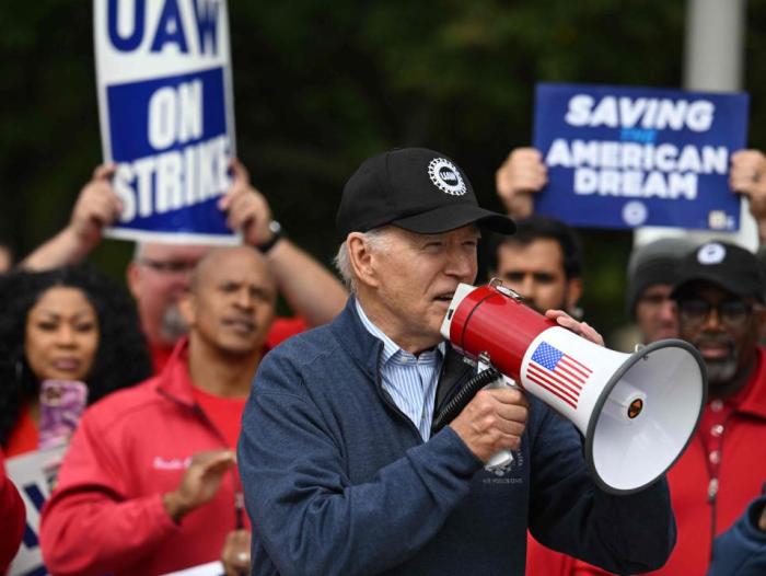 El presidente de Estados Unidos, Joe Biden, en la huelga del sindicato United Auto Workers (UAW)