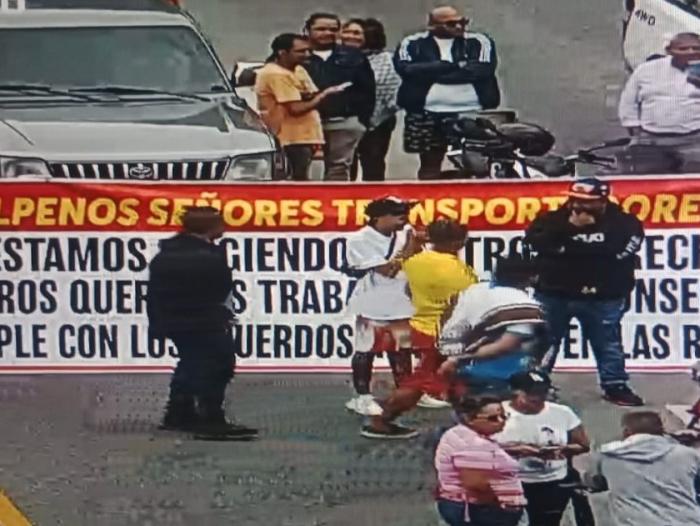 Bloqueos en la vía al Llano