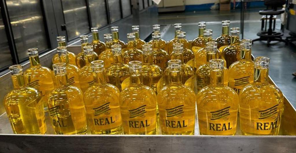 Botella de Aguardiente Real amarillo