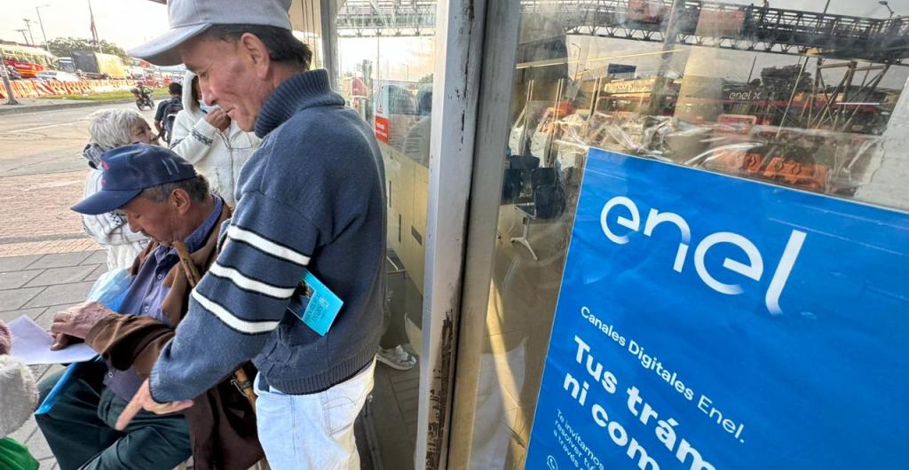 Filas para atención en Enel por inconsistencias en la facturación