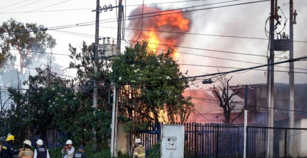 Incendio en vía Bogotá - Cota