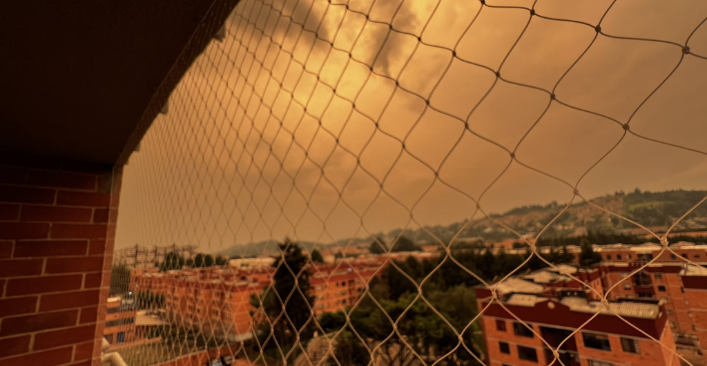 Cielo amarillo en Bogotá