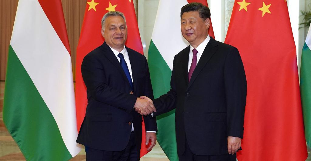 El primer ministro de Hungría Viktor Viktor Orbán, y el presidente de China, Xi Jinping.