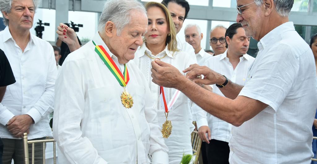 Homenaje a Luis Carlos Sarmiento Angulo