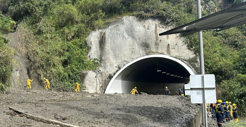 Deslizamiento en el corredor Calarcá – Cajamarca