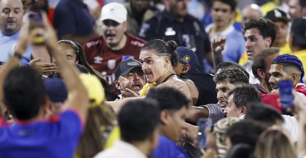 Pelea entre jugadores de Uruguay y aficionados