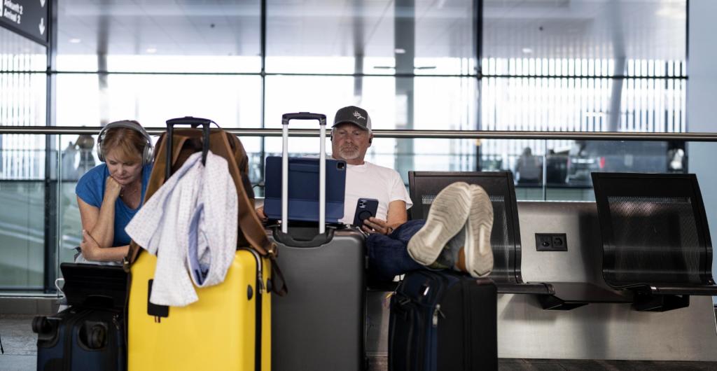 Pasajeros a la espera en un aeropuerto