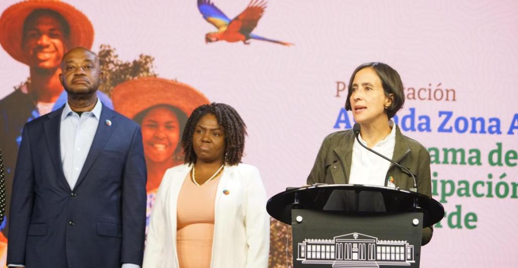 El canciller, Luis Gilberto Murillo; la vicepresidenta, Francia Márquez y la ministra de Ambiente y Desarrollo Sostenible, Susana Muhamad durante la presentación de la agenda oficial de la COP16.