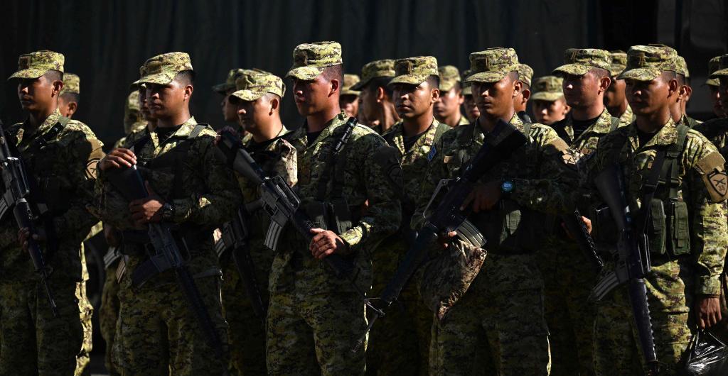 Militares salvadoreños.