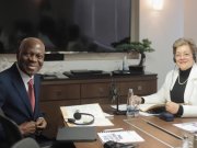 Gilbert F. Houngbo, director de la OIT, junto a la ministra del Trabajo, Gloria Inés Ramírez.