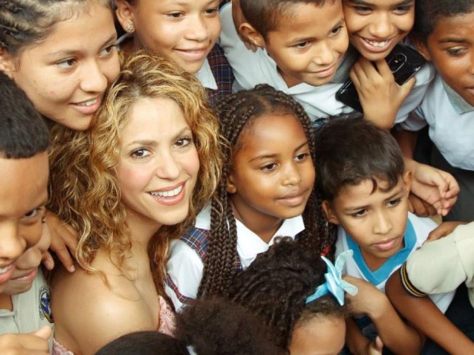 Shakira creó la Fundación Pies Descalzos